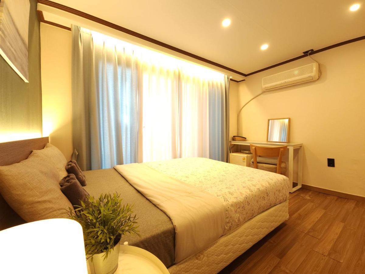 Oyo Rooftop Hostel Seoul Eksteriør billede